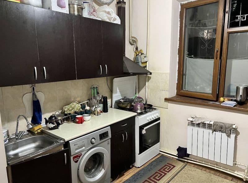 2 xonali kvartira medgaradokka joylashgan. 2 kishi kerak.