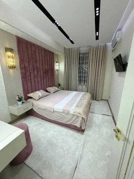 Tavsif<br />
Район: Чиланзарский<br />
Адрес: Фархадский рын