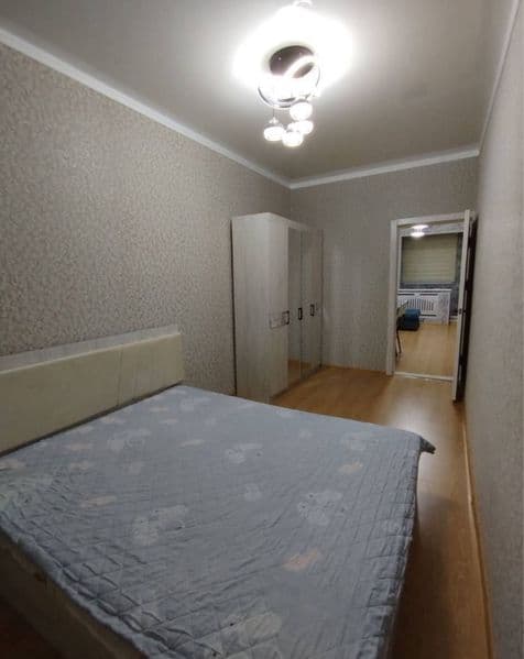 Аренда<br />
2 комнатная <br />
4 этаж<br />
С ремонтом<br / — фото 4