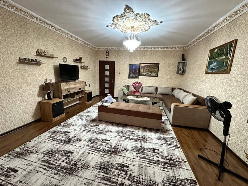 Сдается Евро квартира на Риёзий <br />
3/5/9 <br />
73 м2<br