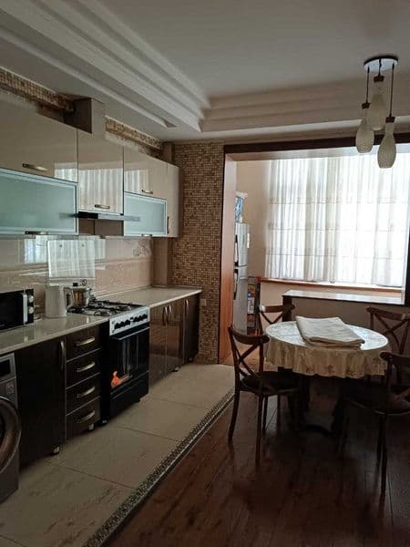 Срочно Аренда 2х-комнат НА Жангох<br />
Ориентир Рядом Абай 