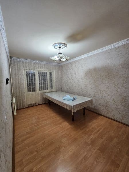 Район - Алмазарский<br />
Ориентир - Бозорча<br />
Комнат - 