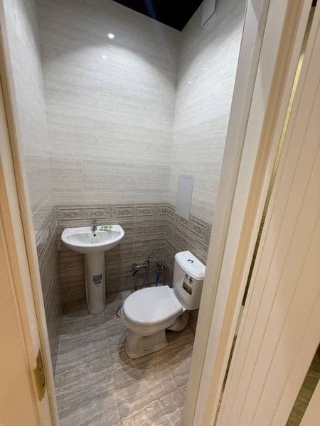 Yakkasaroy Oybek metrosi yaqinida arenda bezmakler<br />
<br — фото 3