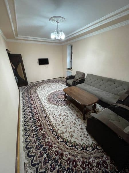 Отличное расположение дома - всё рядом - много магазинов, Це