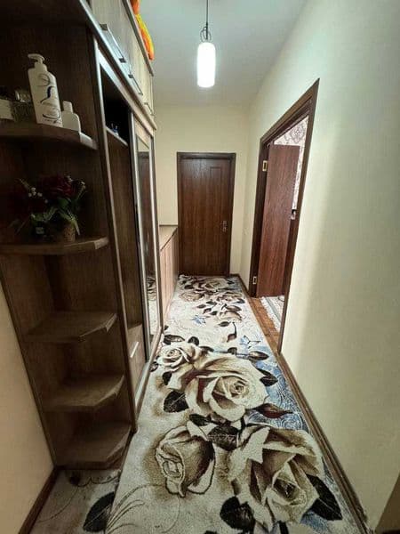 Faqat ishlaydigan o'qiydigan qizlar kerak.