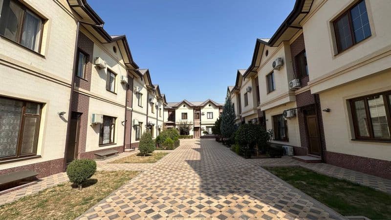 Пожалуйста посредникам не беспокоить. Свой дом 5 комнатная. 