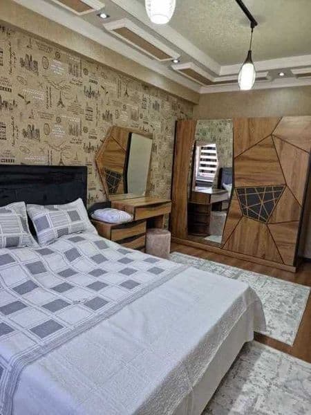 • Район: Юнусабад<br />
• Адрес: 4-квартал<br />
• Ориентир: