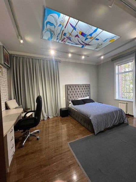 Сдается 4 комнатная квартира 180 кв.м.<br />
Укомплектована 