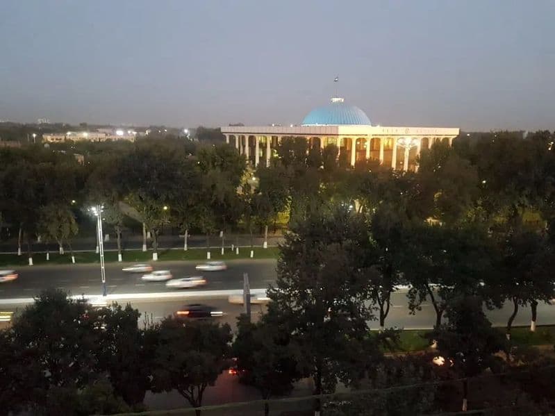 Сдаю 3-х комнатную квартиру, дружба народов, на против олий 