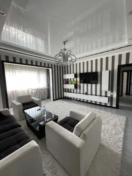 Сдается для молодой семьи и одиночек<br />
<br />
• Район: М