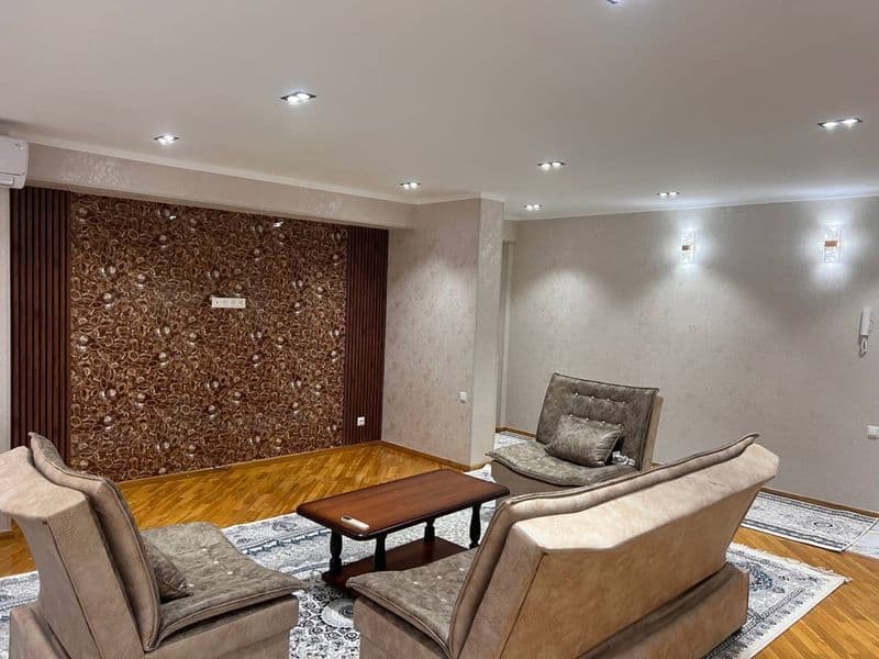 Аренда<br />
Вторичная<br />
Ц1<br />
Комнат : 2<br />
    Э