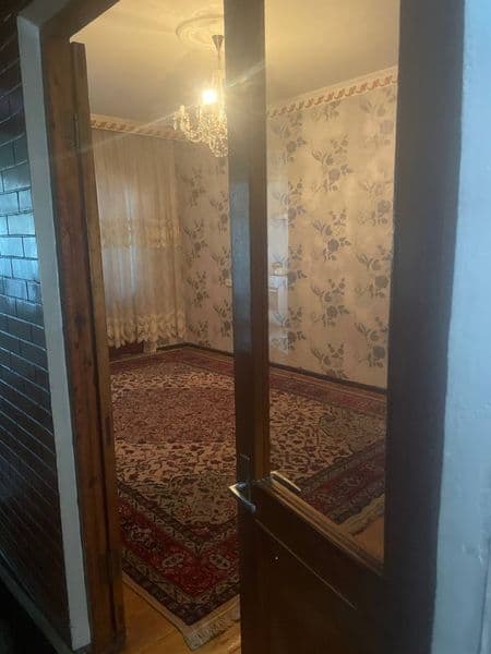 Юнусобод 17кв автобусдар охири 2этаж 2хона ремонти урта пуст