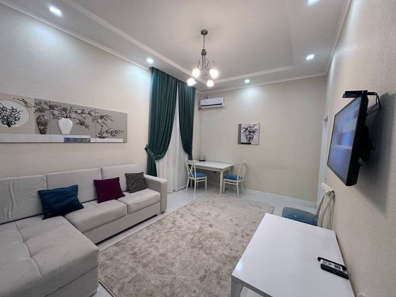 Район: Мирабадский <br />
Адрес: Айбек<br />
<br />
• Комнат