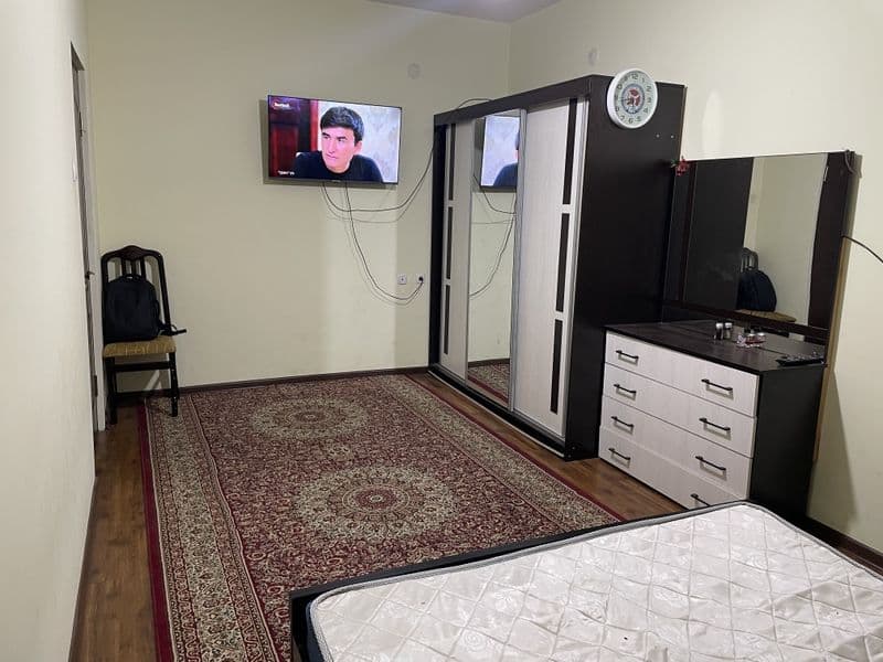 Квартира находится в шайхантарском районе возле мечети Кукча