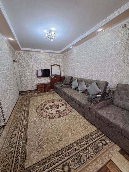 Сдаётся 1 в 2 комнатная на 1 этаже в 4х этажном доме на Юнус