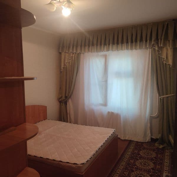 arenda Sergeli 7kv 4-metro<br />
3/3/5<br />
350$<br />
makl