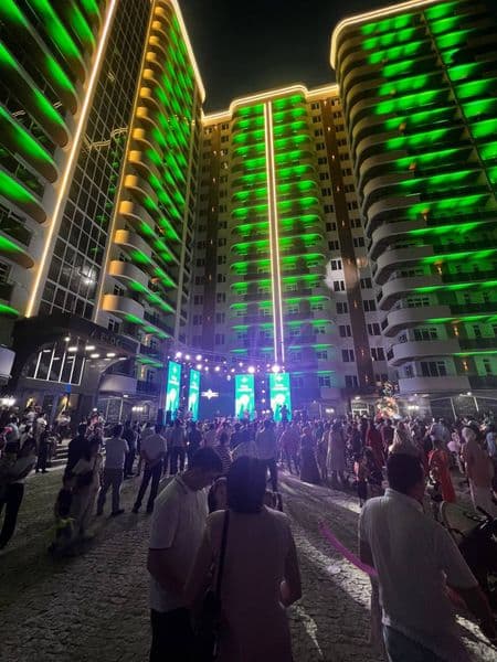 Сдаётся 2-х комнатная квартира (63 кв. м +10 кв м открытая в