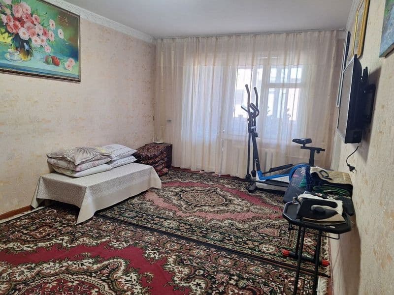 Oqtepada joylashgan  2 xonalik uy. Talaba qizlar uchun. 900 