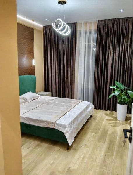 Shahriston metro bekati<br />
Shahriston metro yaqinida, tin