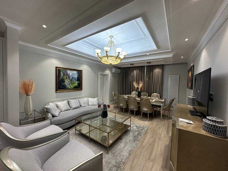 Район: Мирзо-Улугбекский<br />
Адрес: Дархан<br />
ЖК Акай С