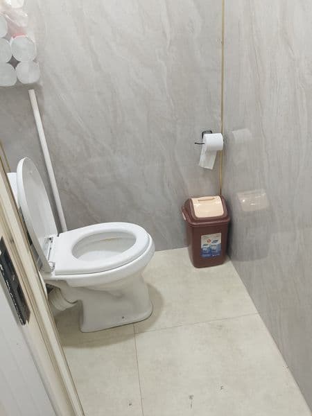 3 хонали квартирага 2 киши одинади, 1 хона берилади. Факат 1 — фото 5