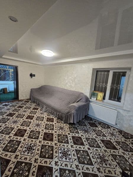 1/2 xona qilinga ijara srochna topshirilada <br />
Uyni shar