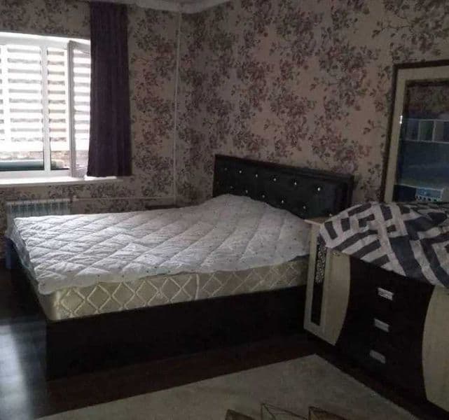 Ер-хотинга квартьирада оила билан шерикликка тургани хона бо