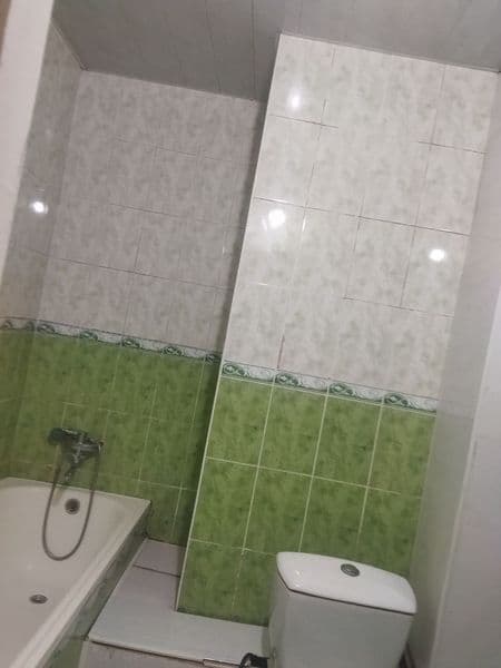 Своя,сдам 1ком.в бывшем общежитии ,частная школа<br />
"вунд