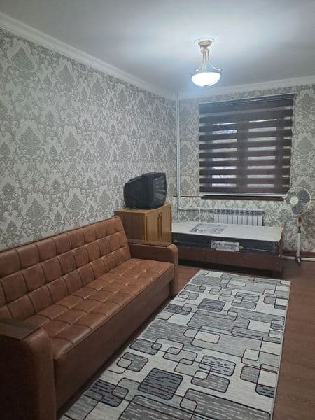 Сдаю 2х комнатную на 1м этаже в 4х этажном доме.<br />
В ква — фото 2