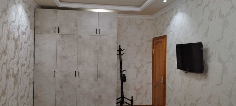 [UZ] Chilonzor 20 kvartal <br />
- Bir xona 2 xona qilingan<