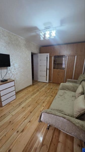 1 комнатная <br />
м.Б.И.Й,Светлана <br />
2 эт 4 ка площадь