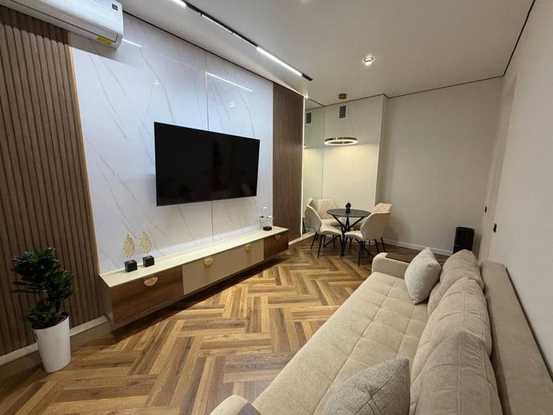 Аренда <br />
2 комнатная квартира <br />
Паркинг имеется <b