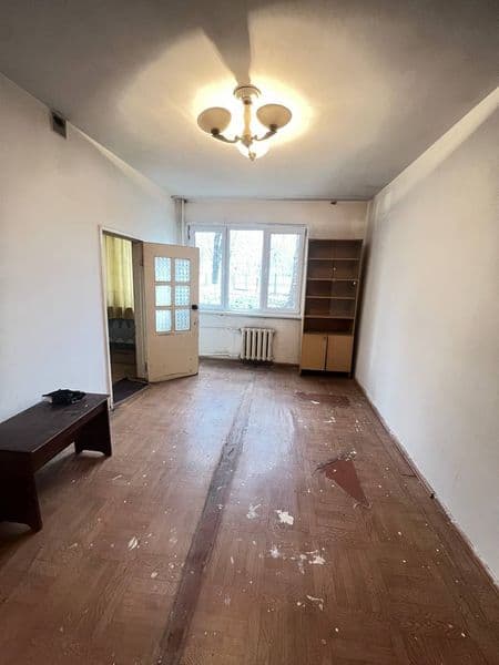 Чиланзар-3 кв 1/1/4<br />
 квартира пустая, <br />
Средн. Ре