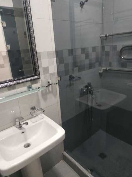 Срочня сдаётся квартира 3 комнта  Студия. Очень чистая. Все  — фото 5