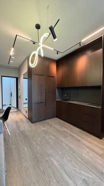 Отличное расположение дома - всё рядом - много магазинов, Це — фото 3