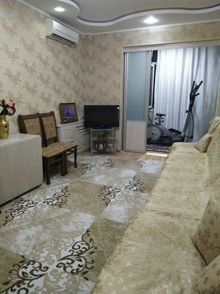 Юнусабад 13 кв 3/1/4 <br />
Нархи 600 у.е. <br />
орентир ах