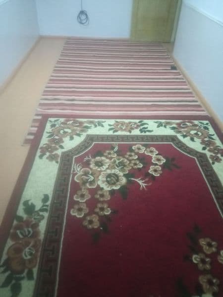 Chilonzor metro yaqinida 2xonali kvartira bor. 1xonasini qiz