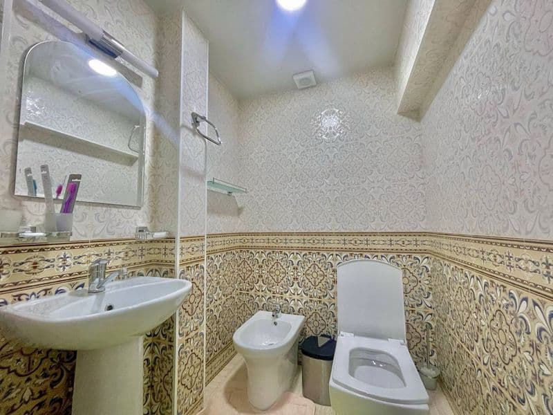 Tashkent Sity белый дом по ул. Навои, последний этаж 1-комна — фото 5