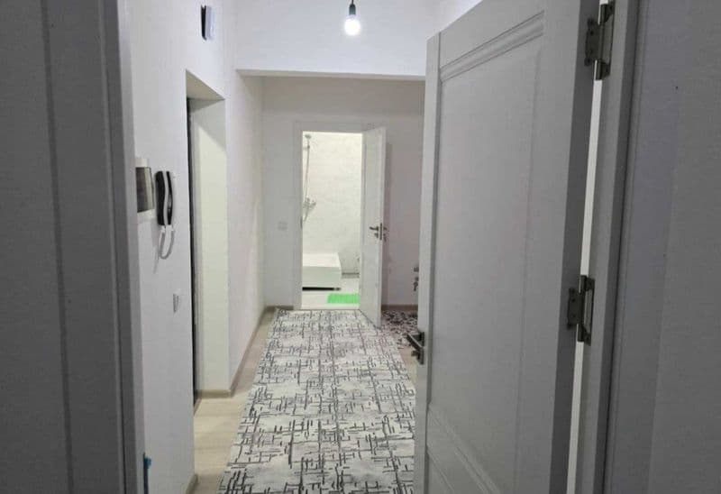 Shahar markazi, metro bekatiga juda yaqin.<br />
Holati: Yan