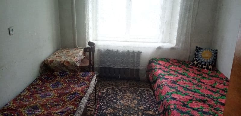 Сдам комнату в своей квартире одной  или двум девушкам или ж