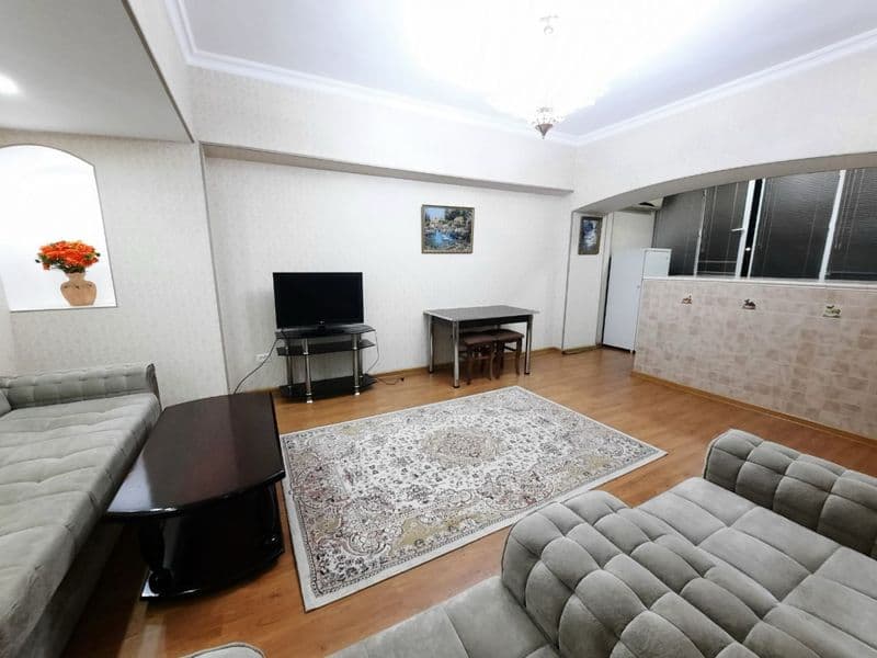 Полностью укомплектованная двухкомнатная квартира находится 