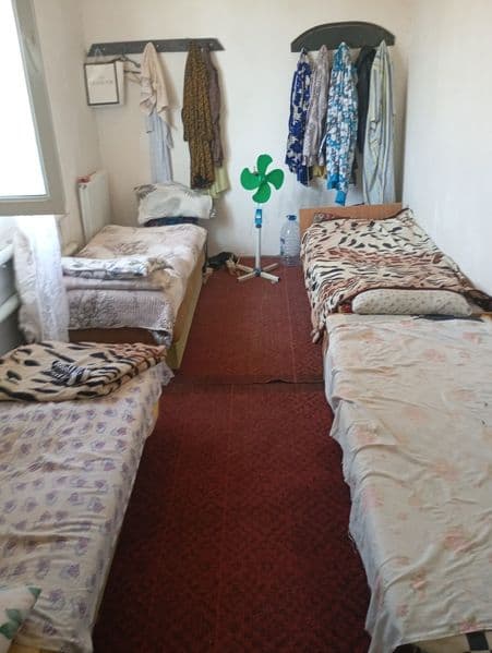 Сдается комната для четверых женщин,в частном доме.одно мест