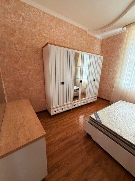 Сдаётся 2-комнатная квартира на 1-м этаже в центре города, р — фото 3