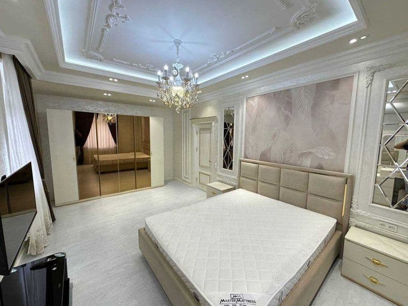 Район: Мирабадский<br />
Адрес: ЦУМ<br />
<br />
• Комнат: 3