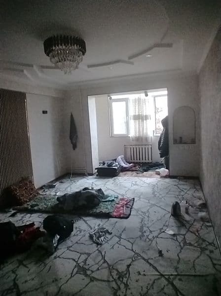 1 honalik kvartra <br />
2 ta bola kk <br />
Hona keng bemal