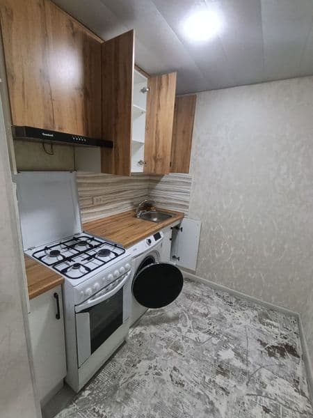 На массиве Ялангач съдам уютную чистую квартиру 2/2/4 кирпич