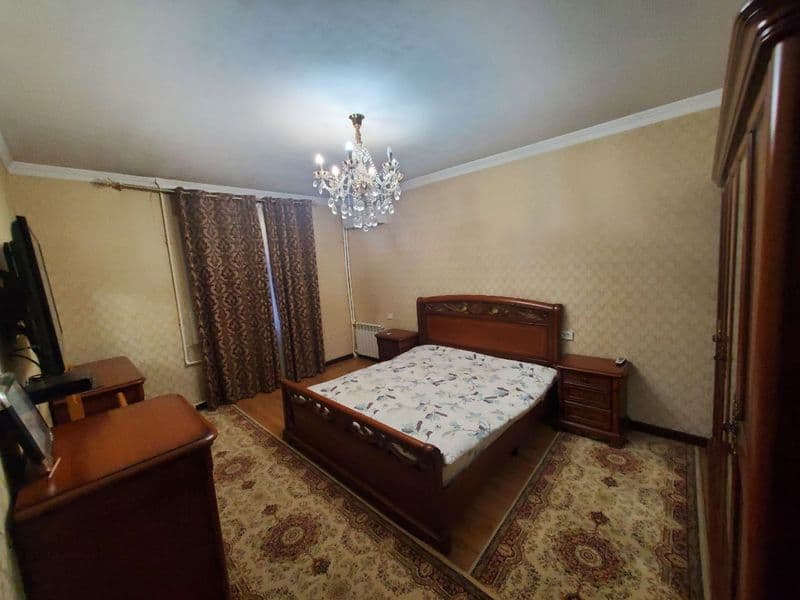 Отличное расположение дома - всё рядом - много магазинов, Це — фото 3