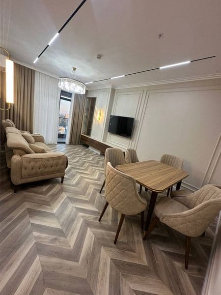 Комнат 2 , этаж 17 , этажность 25 <br />
Площадь 70м2<br />
