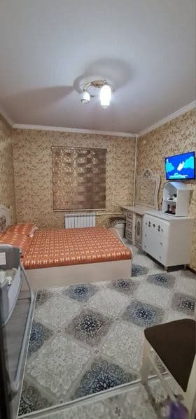 Район - Алмазарский<br />
Ориентир - Парк победа<br />
Комна