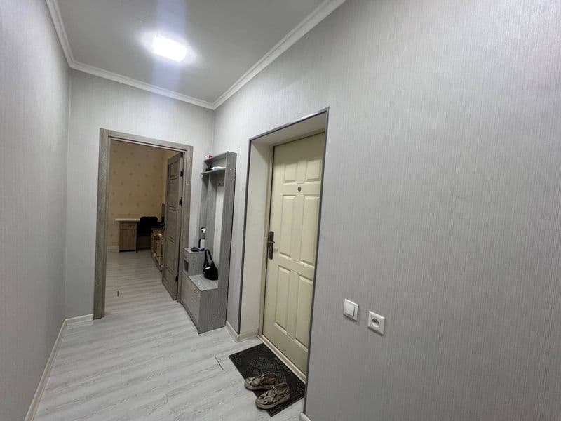 Toshkent shaxri markazida O'rda anhor bo'yida  2-qavatda 2-h